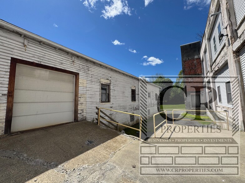 More Photos Of 155 Vineyard Ave, Highland Service For Sale