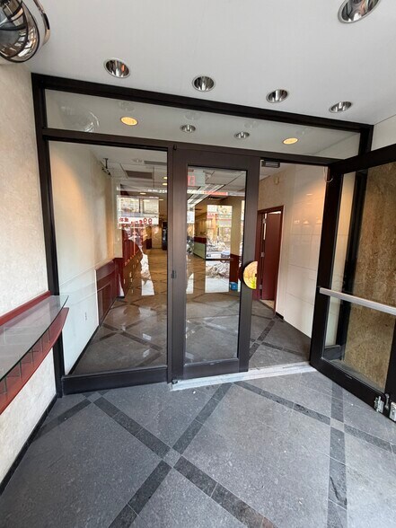 More Photos Of 13681 Roosevelt Ave, Flushing Office For Lease
