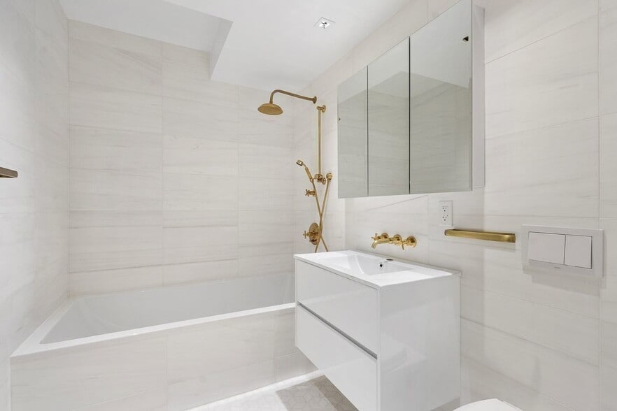 More Photos Of 141 E 17th St, New York Apartments For Sale