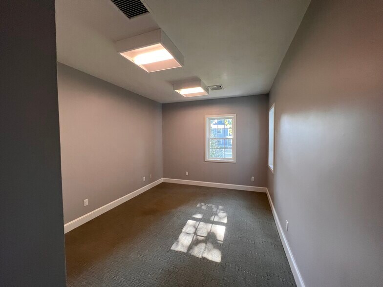 More Photos Of 17 Canton Ave, Milton Office For Sale