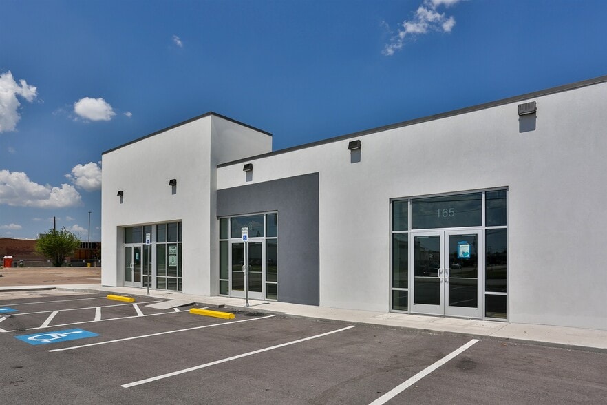 More Photos Of 10850 Harry Hines Blvd, Dallas Warehouse For Lease