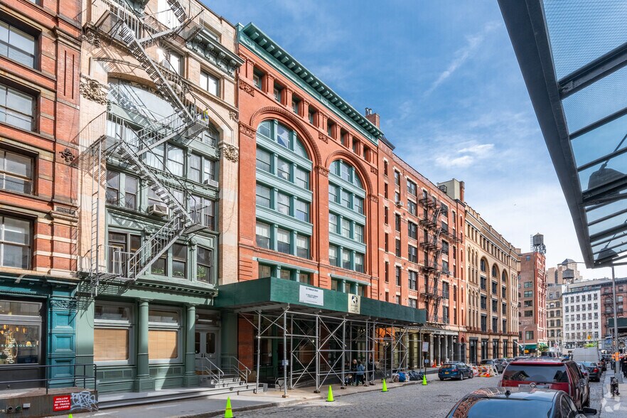 More Photos Of 152 Franklin St, New York Apartments For Lease