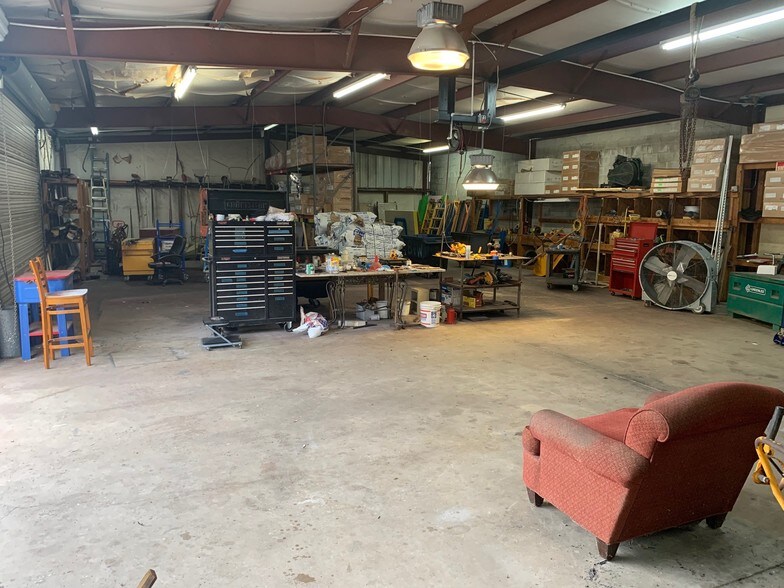 More Photos Of 1910 Bassett Rd, Jacksonville Warehouse For Lease