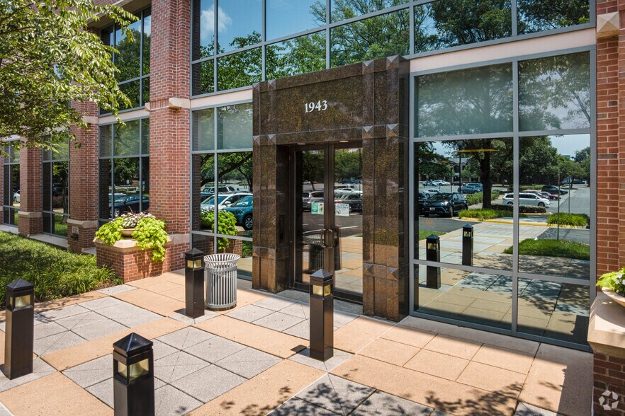More Photos Of 1943 Isaac Newton Sq, Reston Office For Lease