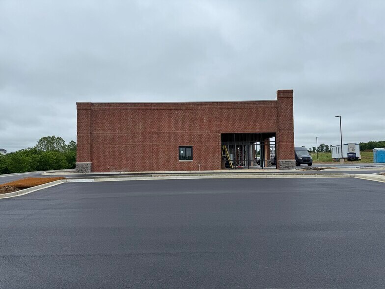 More Photos Of 420 Watson Way, Shelbyville Restaurant For Lease