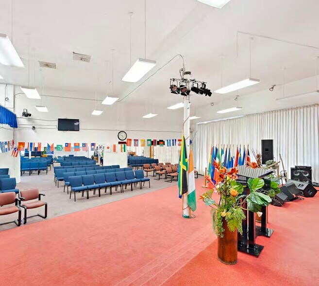 More Photos Of 10302 NE Sandy Blvd, Portland Freestanding For Lease