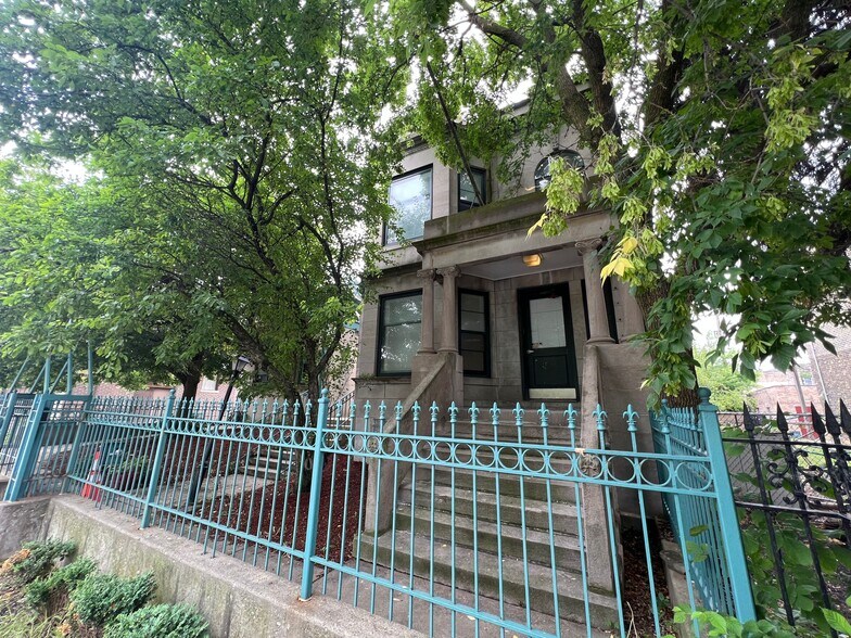 More Photos Of 3059 W Augusta Blvd, Chicago Office Residential For Sale