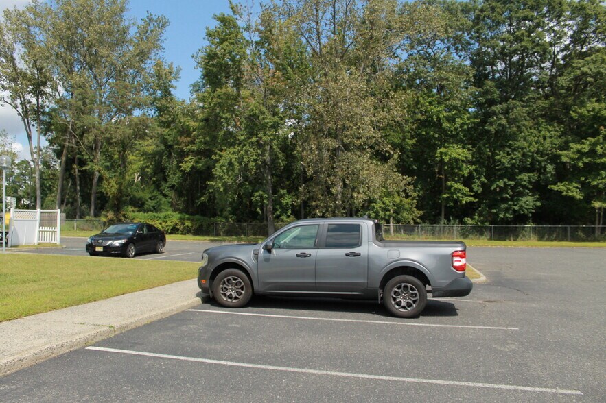 More Photos Of 3321 Doris Ave, Ocean Unknown For Lease