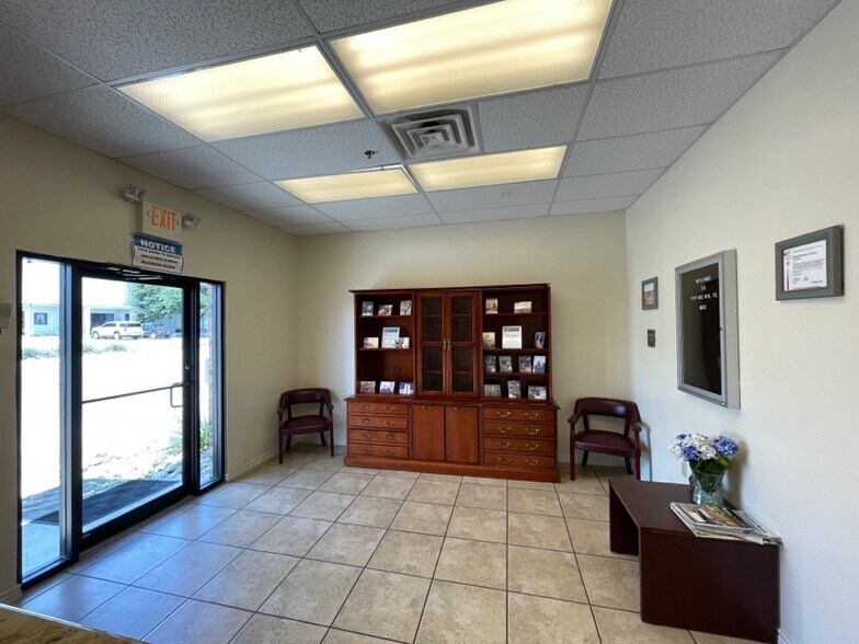 More Photos Of 190 Finegan dr, Del Rio Distribution For Sale