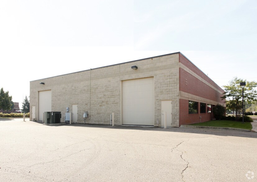 More Photos Of 55840 Grand River Ave, New Hudson Light Manufacturing For Lease