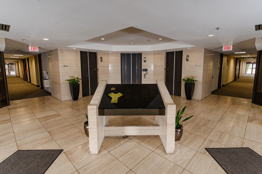 More Photos Of 7666 E 61st St, Tulsa Office For Sale