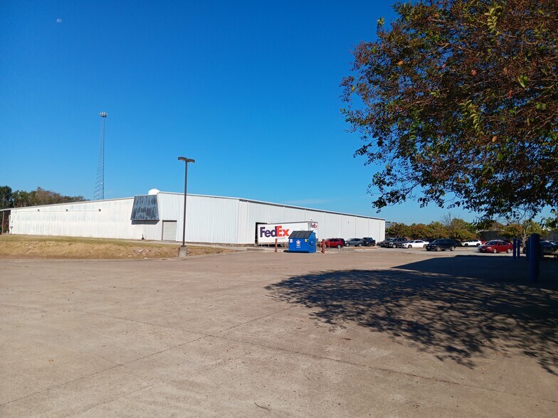 More Photos Of 9230 N Highway 6, Navasota Freestanding For Sale