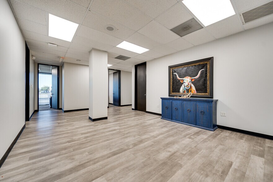 More Photos Of 3300 N A St, Midland Unknown For Lease