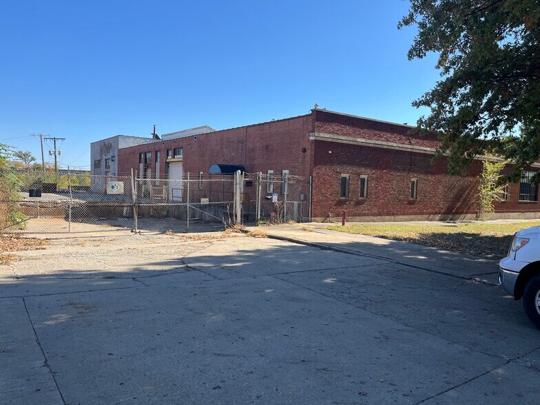 More Photos Of 123 Belmont Blvd, Kansas City Warehouse For Sale