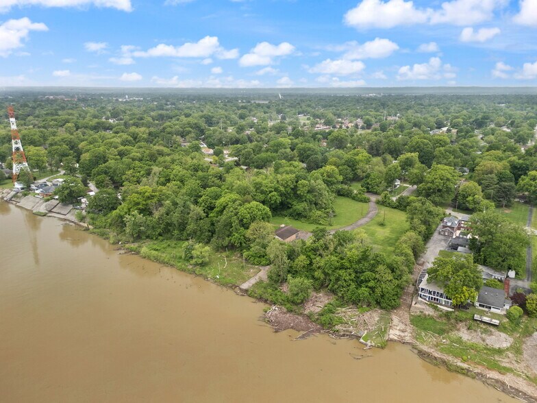 More Photos Of 2000 Utica Pike, Jeffersonville Marina For Sale