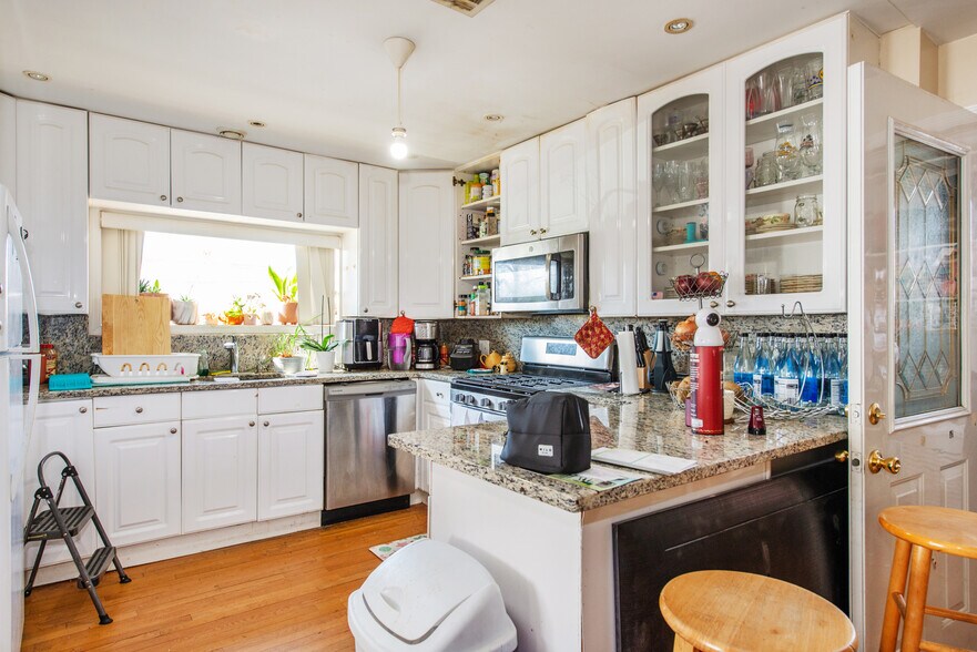 More Photos Of 237 Adams St, Newark Office For Sale