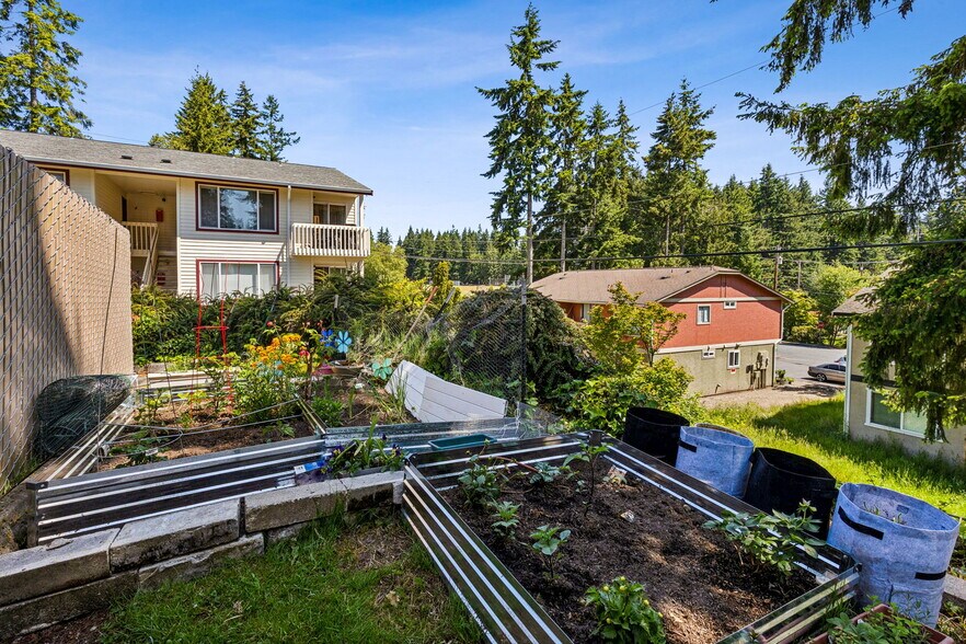 More Photos Of 7420-7428 208th St SW, Edmonds Apartments For Sale