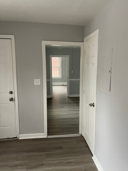 More Photos Of 1386 E 43rd St, Cleveland Specialty For Sale