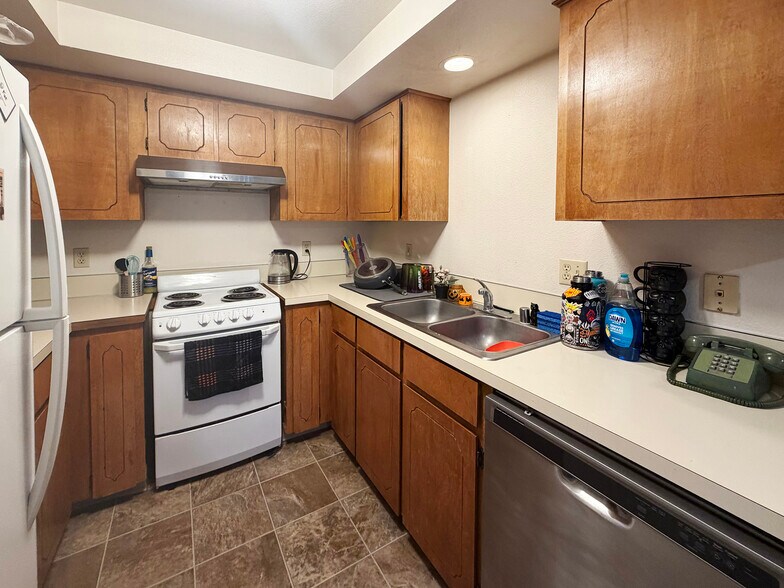 More Photos Of 3334 Kauffman Ave, Vancouver Apartments For Sale