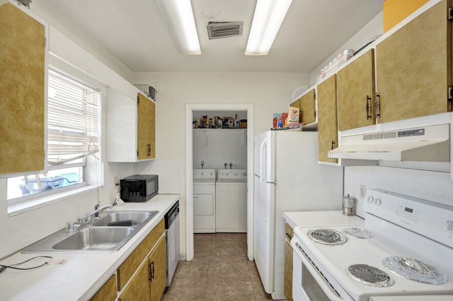 More Photos Of 5706-5708 Lincoln St, Hollywood Multifamily For Sale