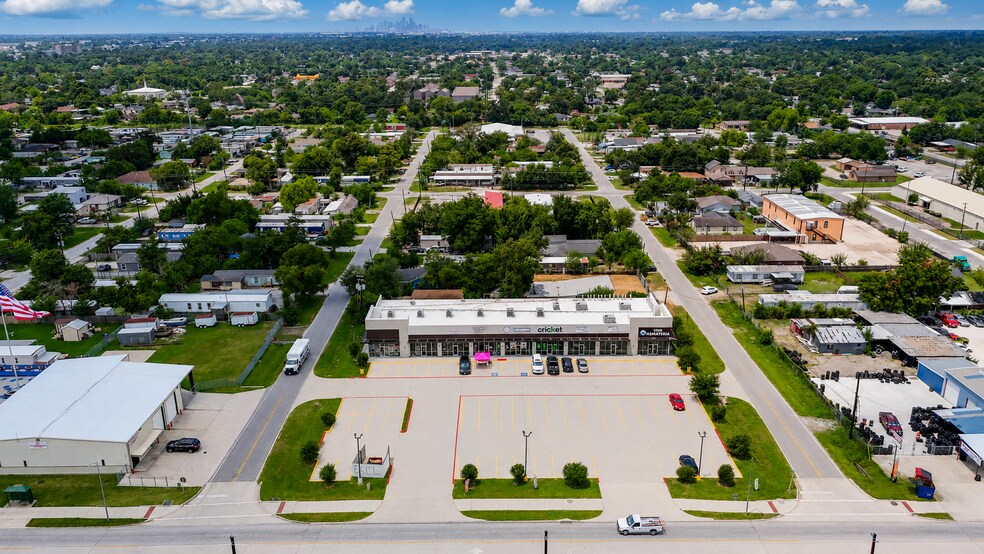 More Photos Of 822 Freeport, Houston General Retail For Sale