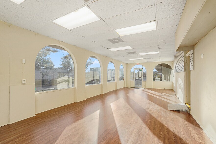 More Photos Of 4907 14th St W, Bradenton Storefront Retail Office For Lease