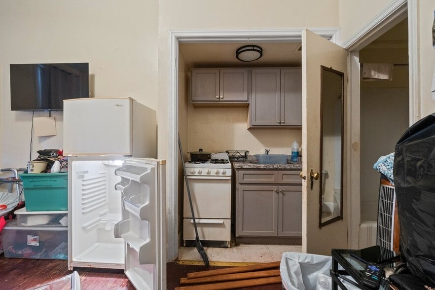 More Photos Of 2301 Maryland Ave, Baltimore Apartments For Sale