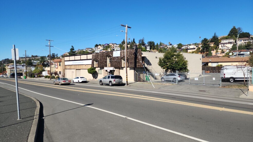 More Photos Of 17180-17200 Foothill Blvd, Castro Valley Warehouse For Lease