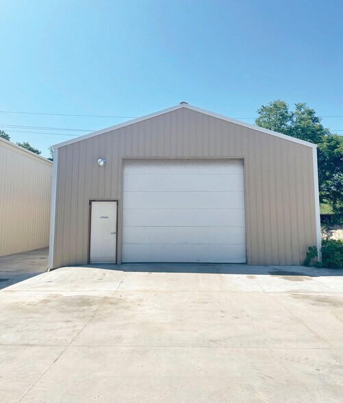 More Photos Of 9570 Ida St, Omaha Warehouse For Lease