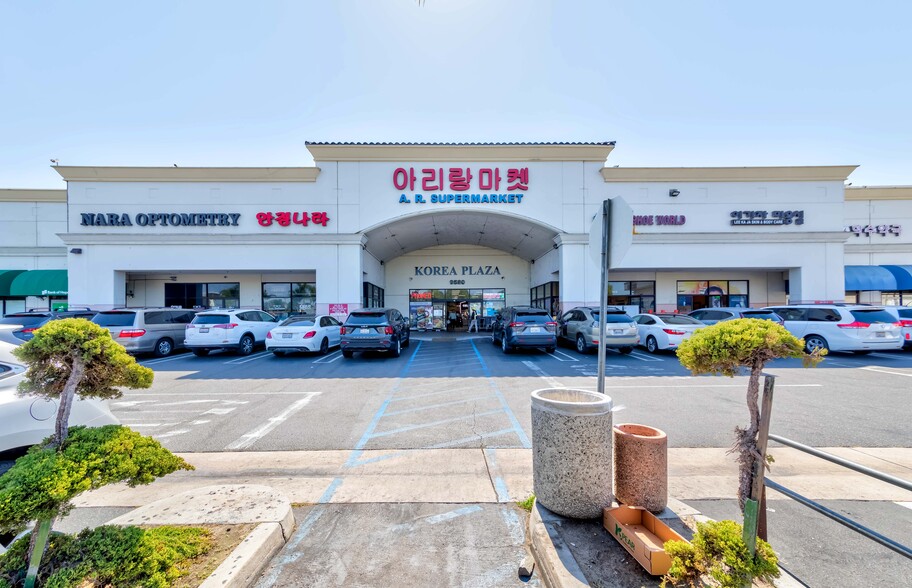 Primary Photo Of 9562-9580 Garden Grove Blvd, Garden Grove Storefront Retail Office For Lease