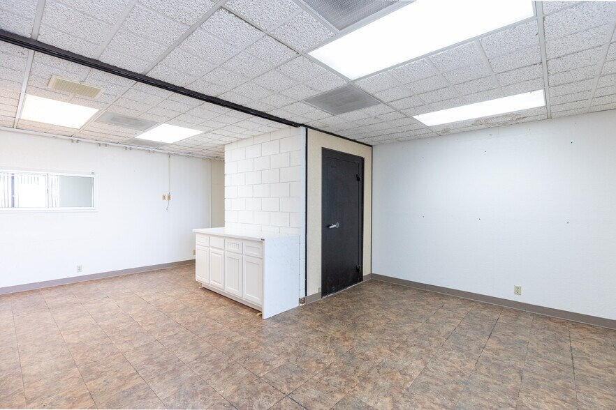 More Photos Of 1249 E Ridgecrest Blvd, Ridgecrest Office For Sale