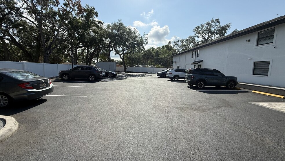More Photos Of 5321 Memorial Hwy, Tampa Office For Lease