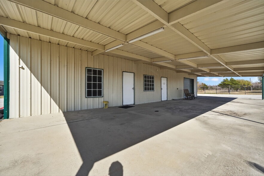 More Photos Of 15377 N Highway 34, Terrell Flex For Sale