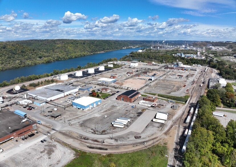 Primary Photo Of 400 Frankfort Rd, Monaca Manufacturing For Sale