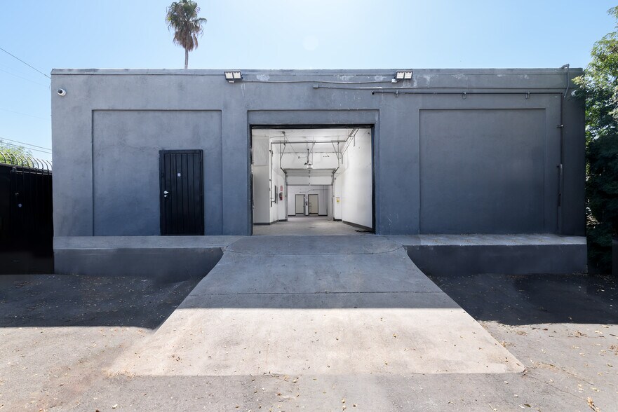 More Photos Of 13900 La Rue St, San Fernando Warehouse For Sale
