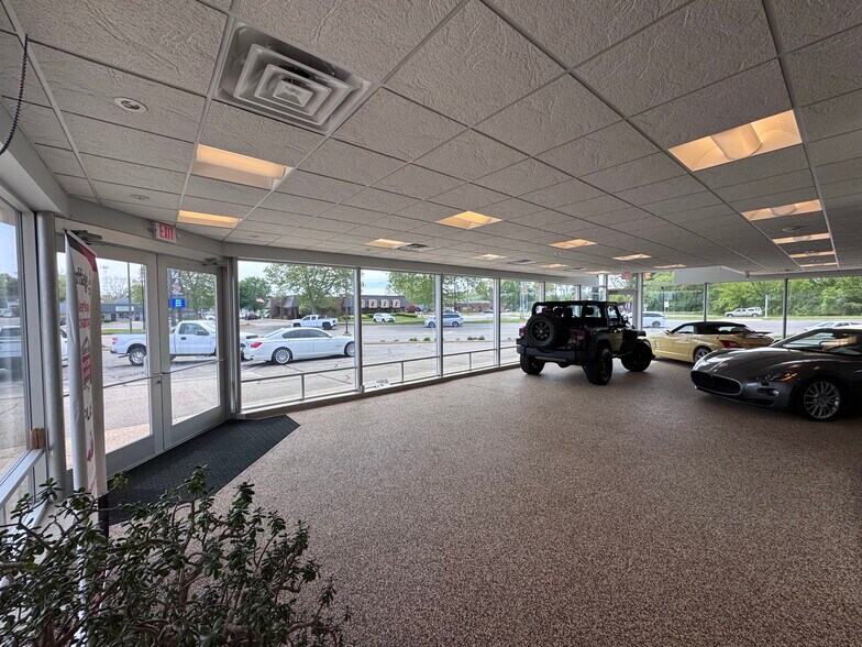 More Photos Of 343 E 8th St, Holland Showroom For Sale