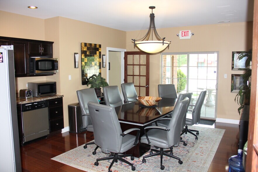 More Photos Of 15-17 Scrementi Ln, Steger Office For Sale