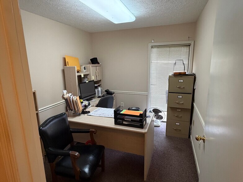 More Photos Of 855 Sunset Dr, Athens Office For Sale