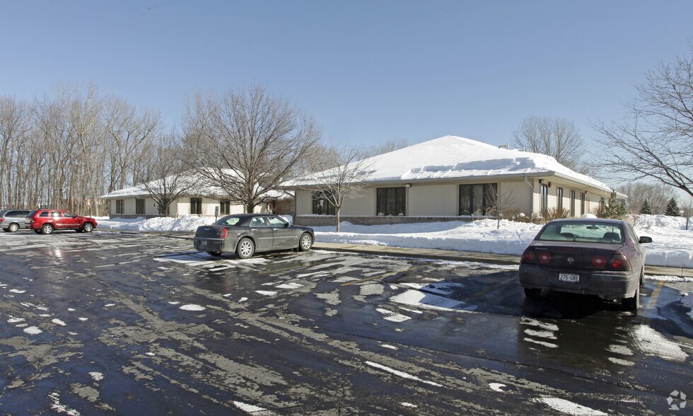 More Photos Of 5525 Green Bay Rd, Kenosha Office For Lease