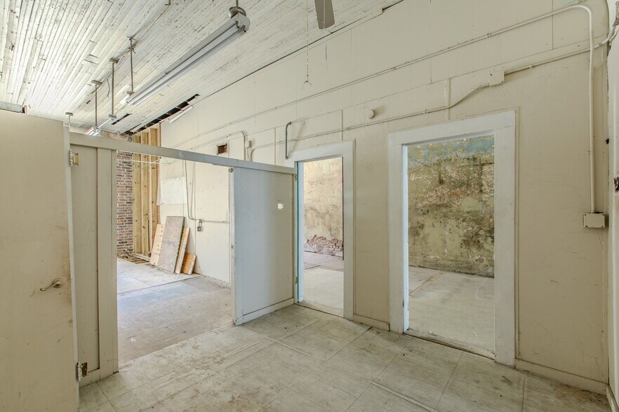 More Photos Of 221 S Main St, McGregor Storefront Retail Office For Sale