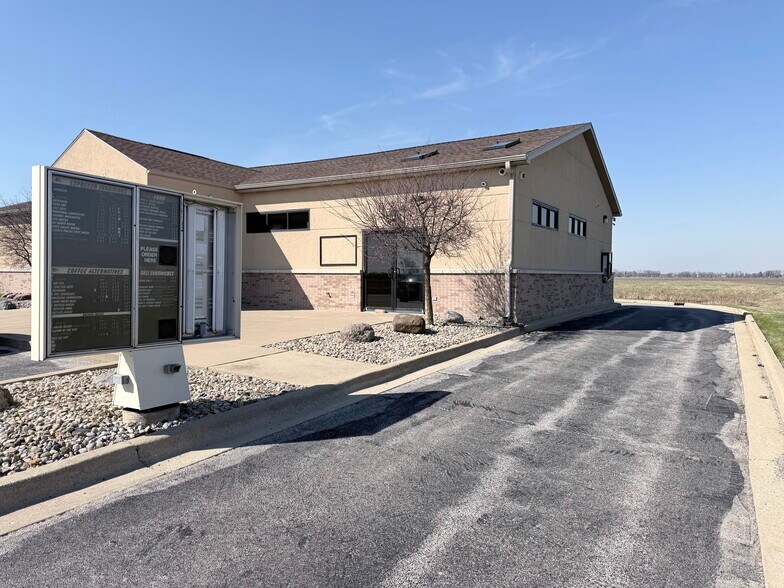 More Photos Of 150 N Prairie View Dr, Manteno General Retail For Sale