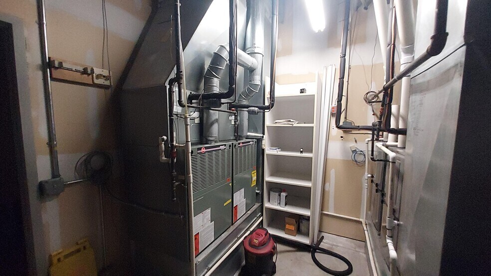 More Photos Of 12420 W K 42 Hwy, Wichita Office Residential For Sale