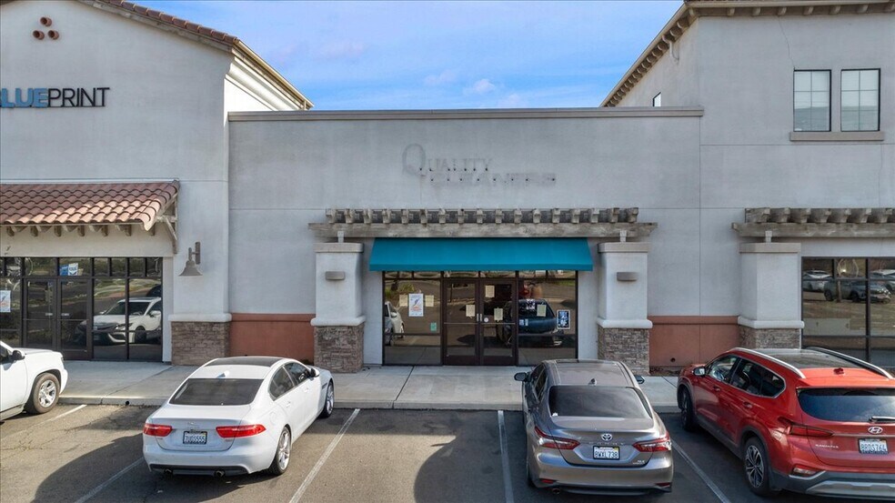 More Photos Of 2601 N 11th Ave, Hanford Storefront Retail Office For Lease