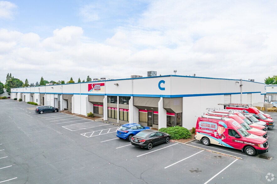 More Photos Of 8825 SE Jannsen Rd, Clackamas Unknown For Lease
