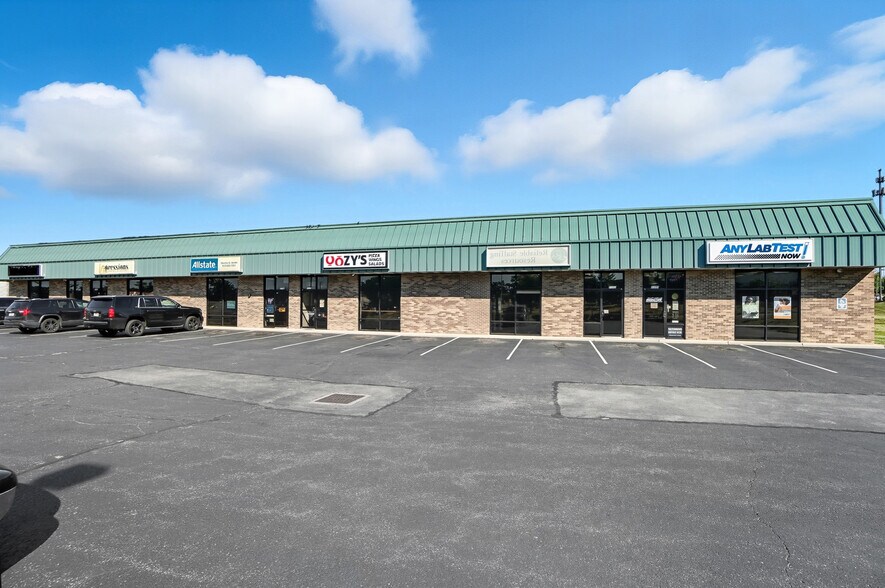 More Photos Of 1104-1124 Kemper Meadow Dr, Forest Park Storefront For Lease