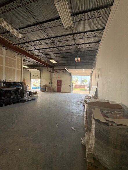More Photos Of 11418 Reeder Rd, Dallas Warehouse For Lease