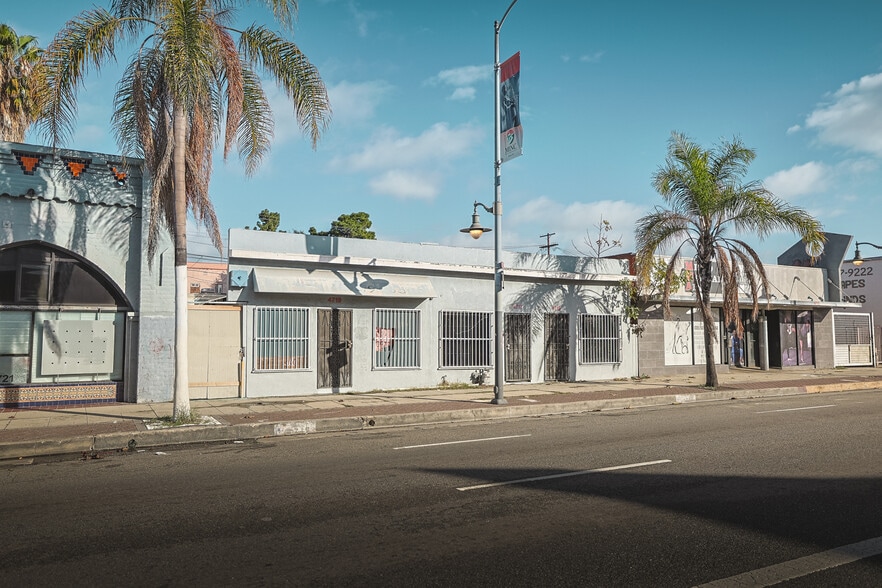 More Photos Of 4715-4719 W Washington Blvd, Los Angeles Storefront For Sale
