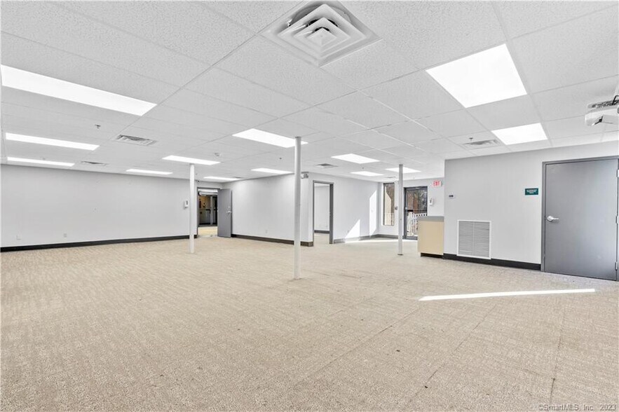More Photos Of 192 Westbrook Rd, Essex Medical For Lease