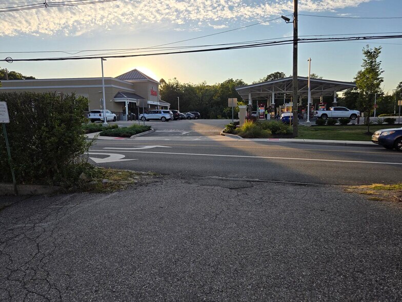 More Photos Of 360 Us-46, Mountain Lakes Freestanding For Sale