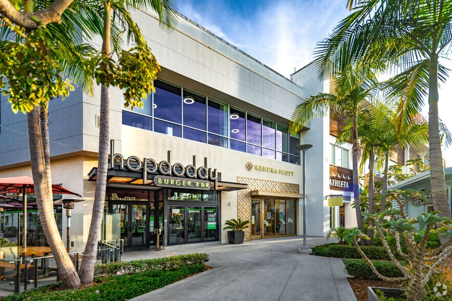More Photos Of 830 S Pacific Coast Hwy, El Segundo Storefront Retail Office For Lease